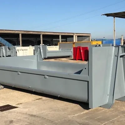 Roll-Off-Container mit kippbarer Heckklappe (11 m³)